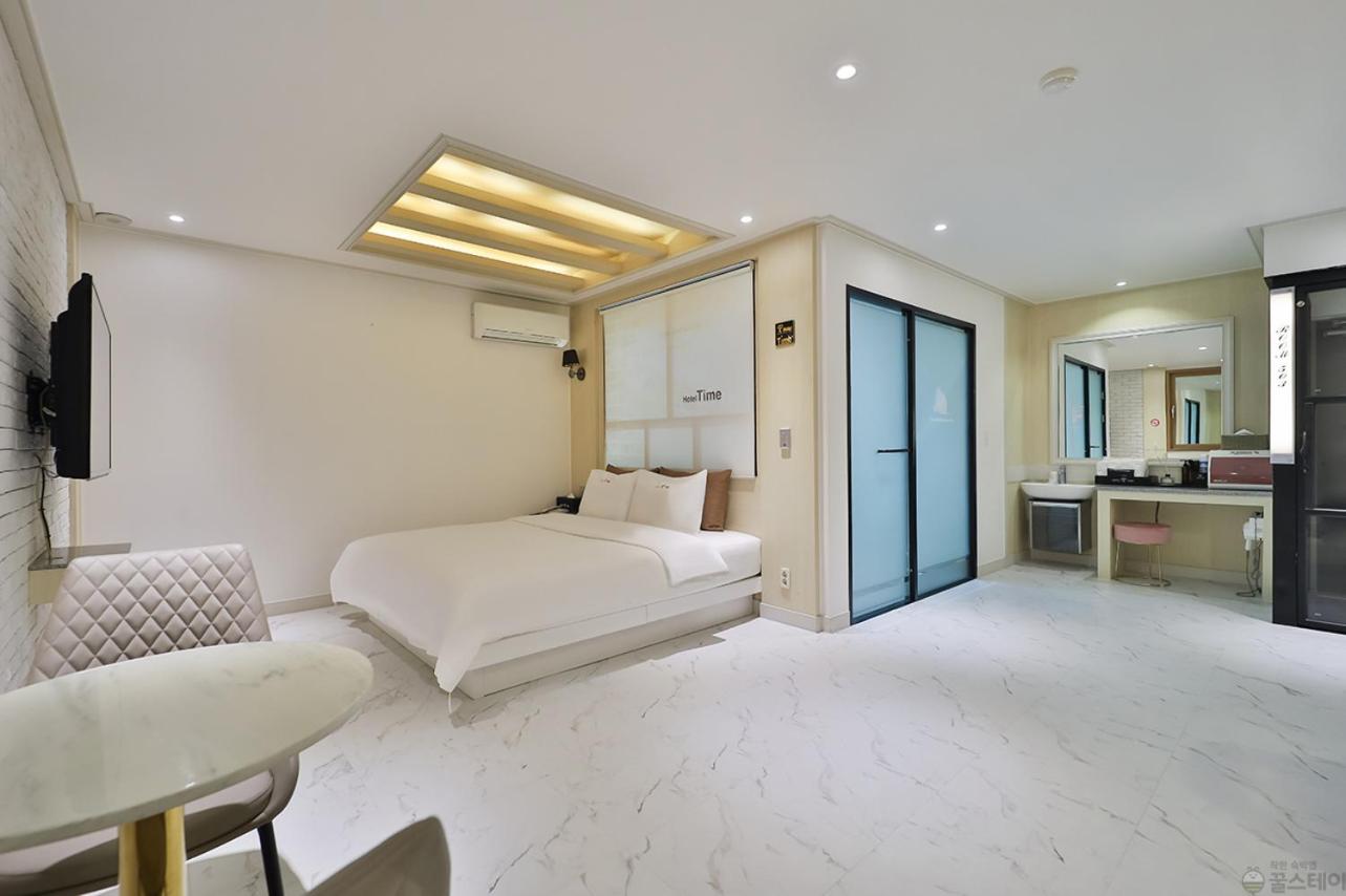 Time Hotel