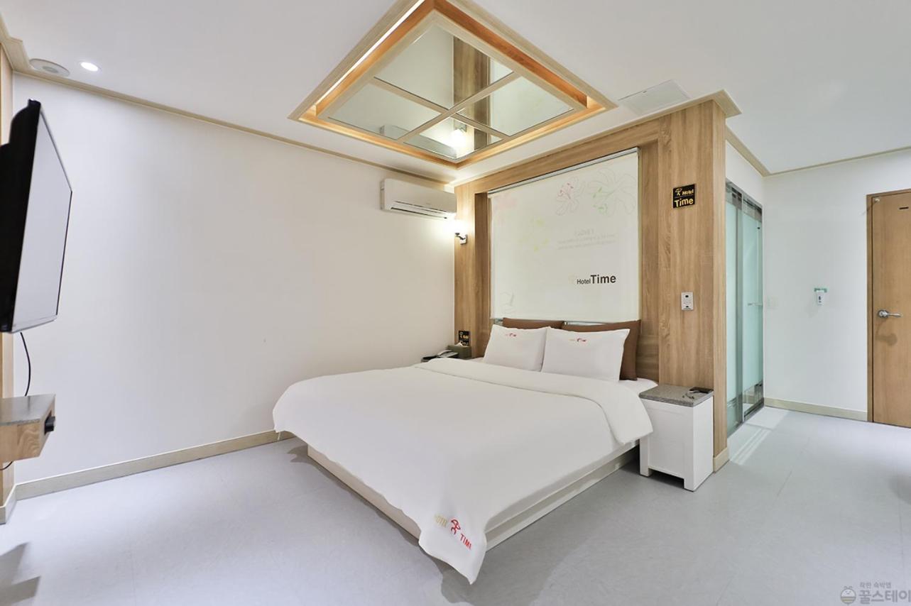 Time Hotel