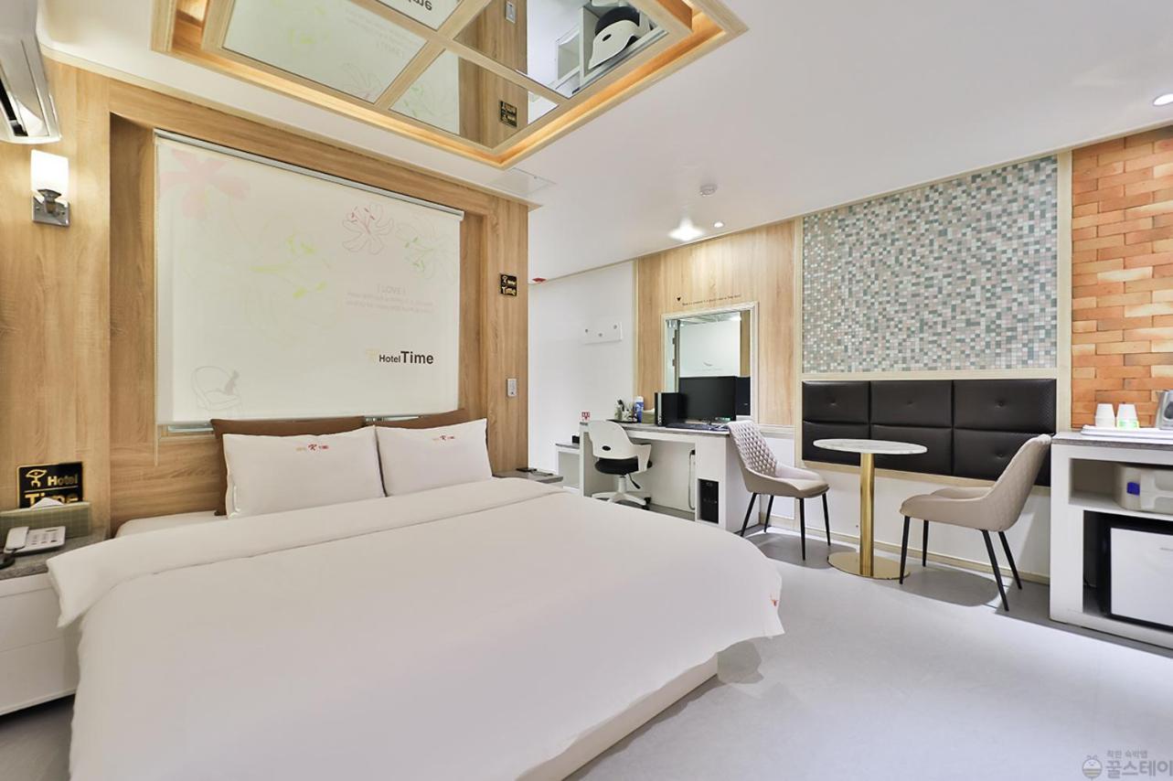 Time Hotel