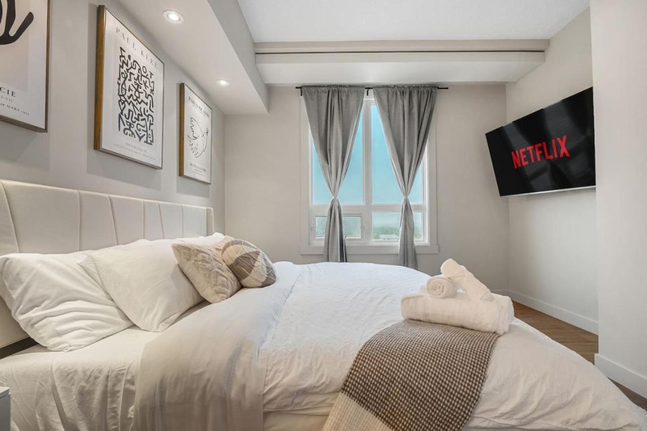 Upscale Penthouse Stay with Mountain & City Views, Free Parking, BBQ Grill, Office Space & More