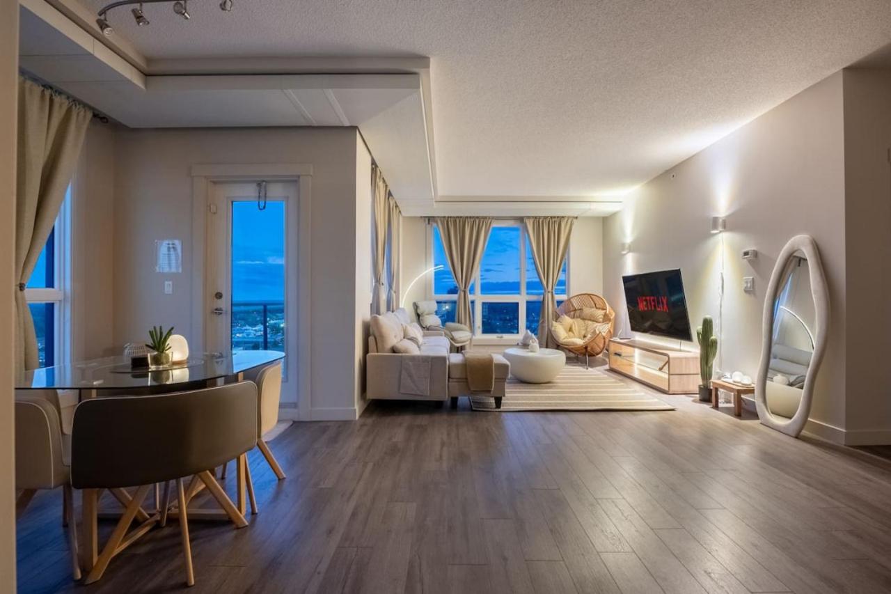Upscale Penthouse Stay with Mountain & City Views, Free Parking, BBQ Grill, Office Space & More