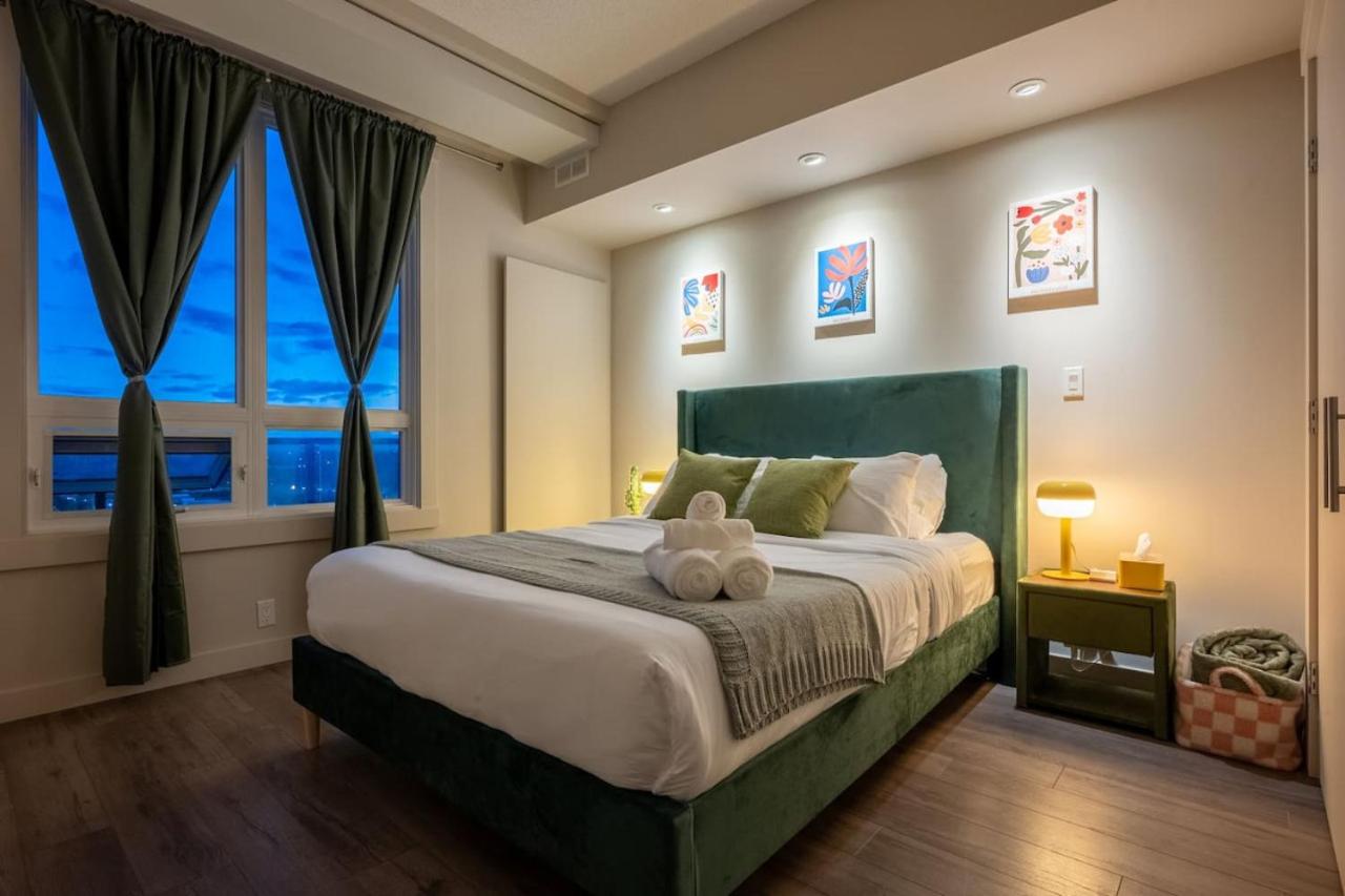 Upscale Penthouse Stay with Mountain & City Views, Free Parking, BBQ Grill, Office Space & More