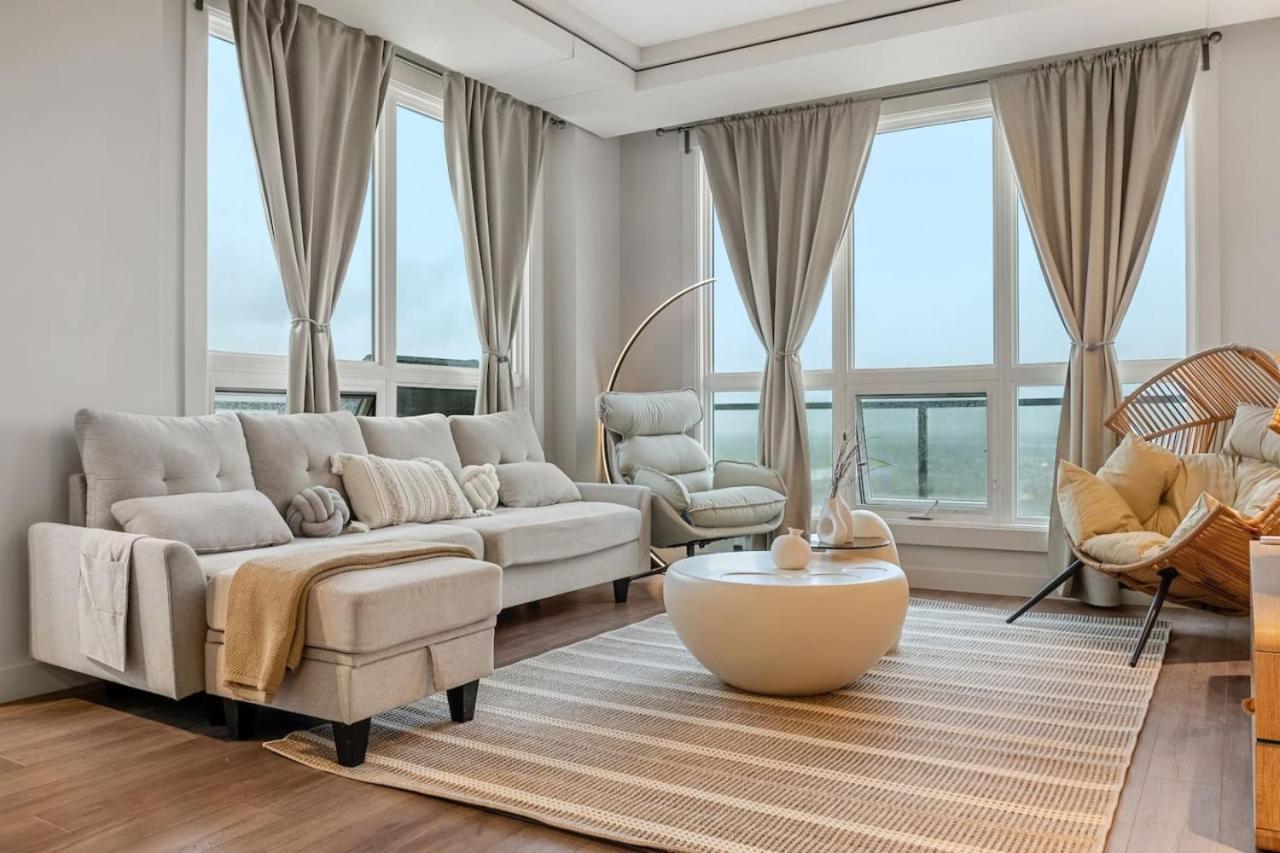 Upscale Penthouse Stay with Mountain & City Views, Free Parking, BBQ Grill, Office Space & More