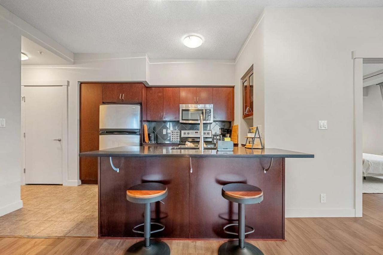Upscale Penthouse Stay with Mountain & City Views, Free Parking, BBQ Grill, Office Space & More