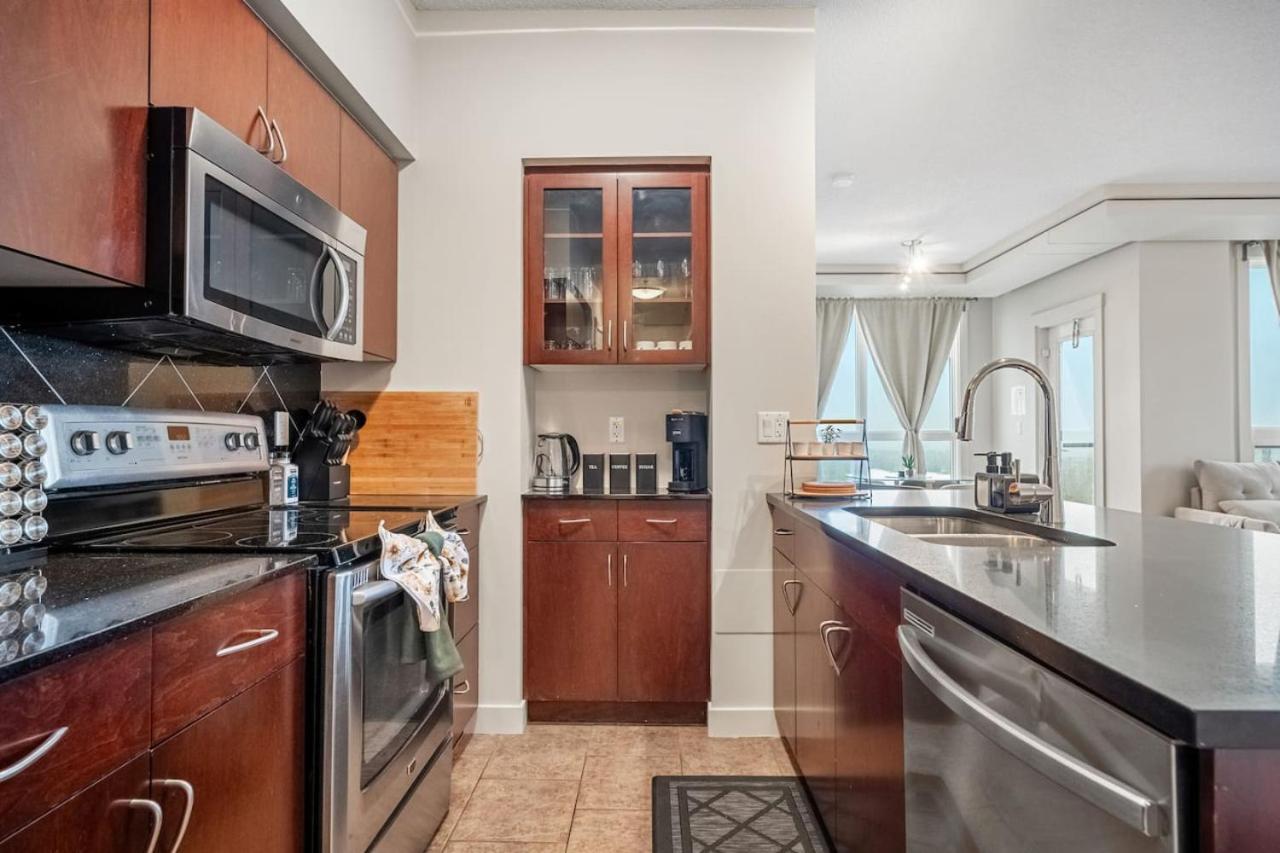 Upscale Penthouse Stay with Mountain & City Views, Free Parking, BBQ Grill, Office Space & More