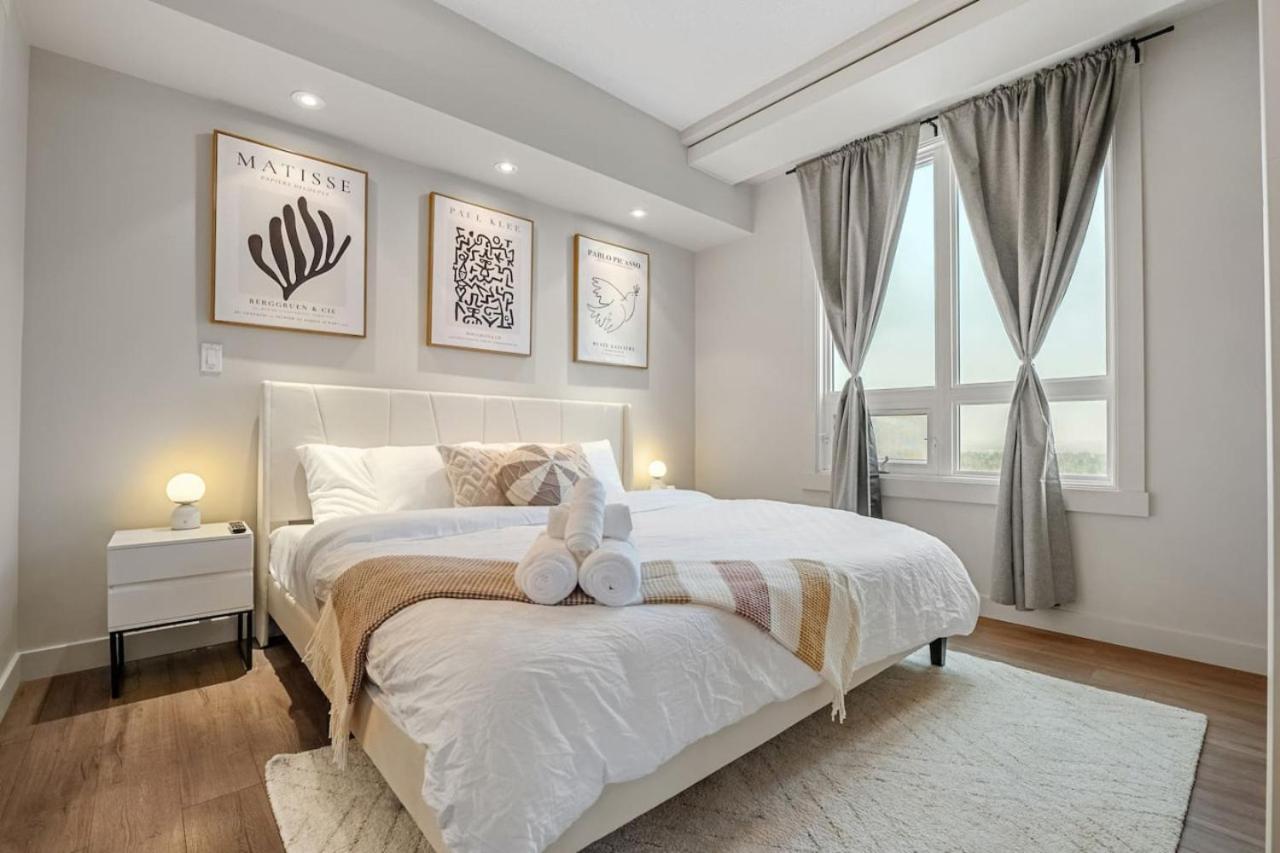 Upscale Penthouse Stay with Mountain & City Views, Free Parking, BBQ Grill, Office Space & More