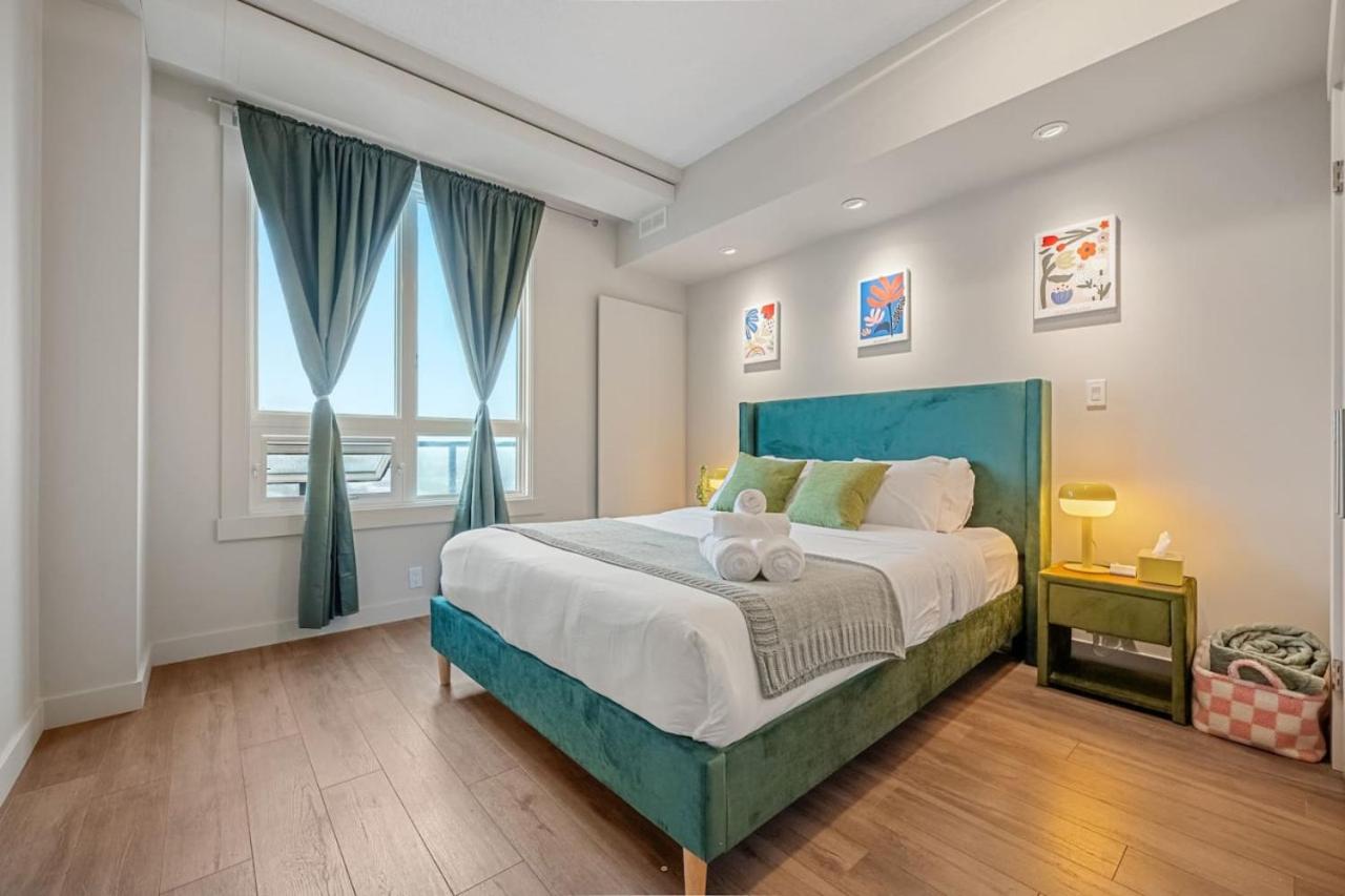 Upscale Penthouse Stay with Mountain & City Views, Free Parking, BBQ Grill, Office Space & More