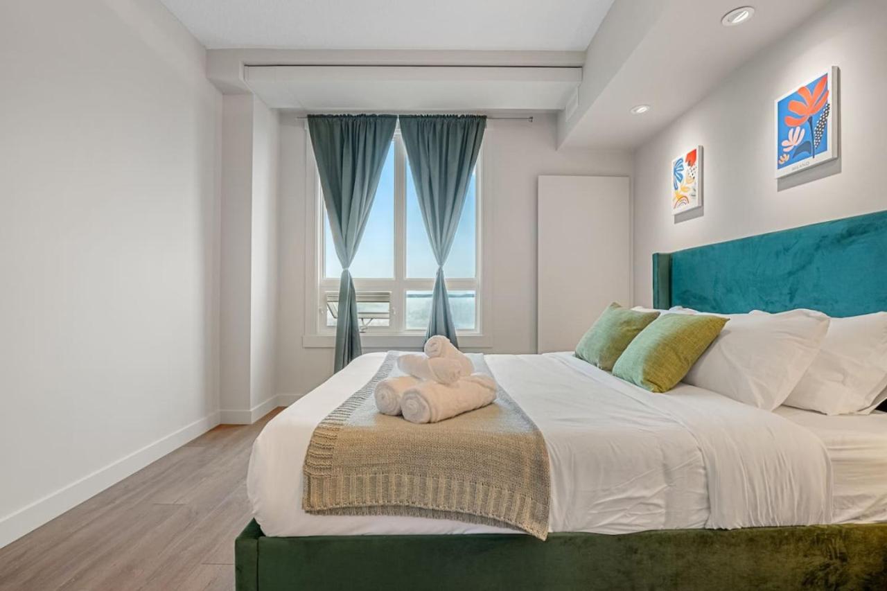 Upscale Penthouse Stay with Mountain & City Views, Free Parking, BBQ Grill, Office Space & More