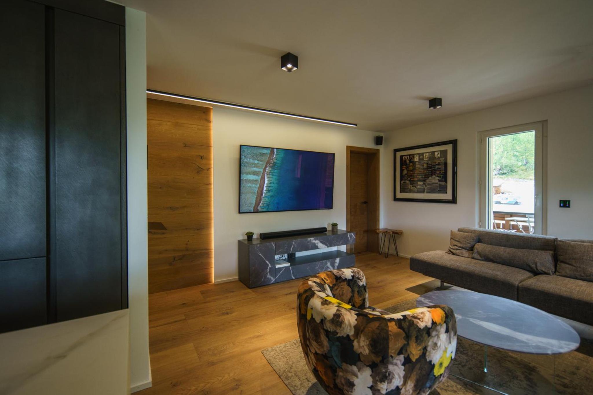 Luxury Mountain Apartment with Private Sauna and Underground Parking