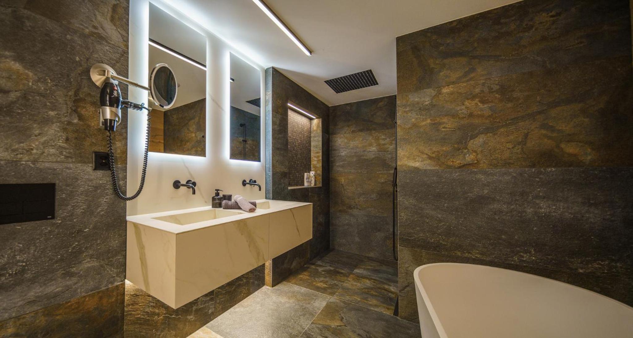 Luxury Mountain Apartment with Private Sauna and Underground Parking