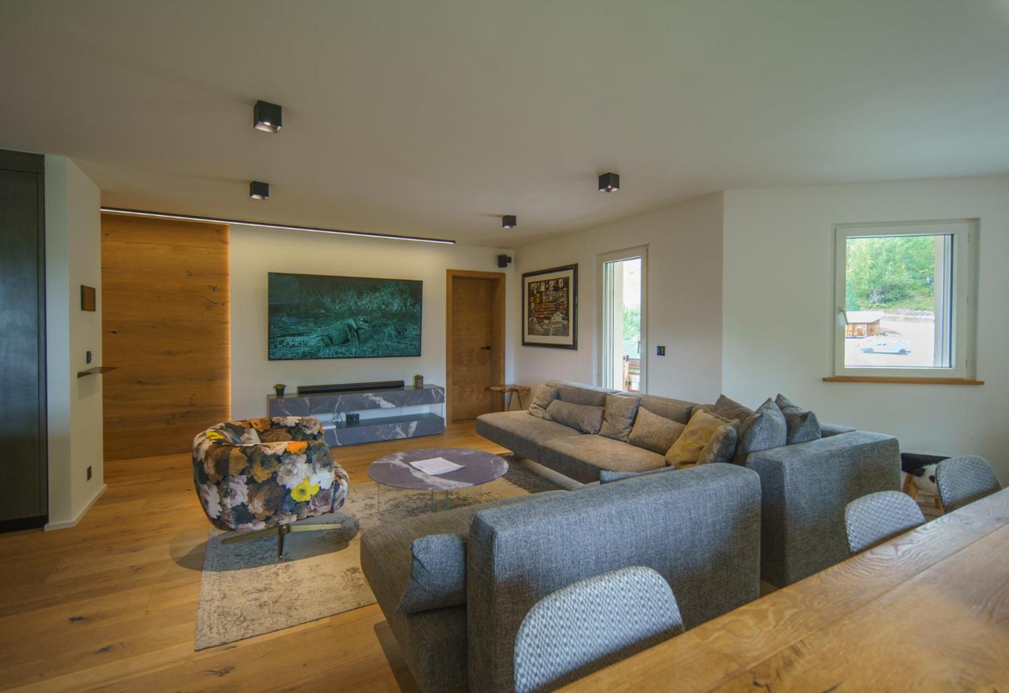 Luxury Mountain Apartment with Private Sauna and Underground Parking