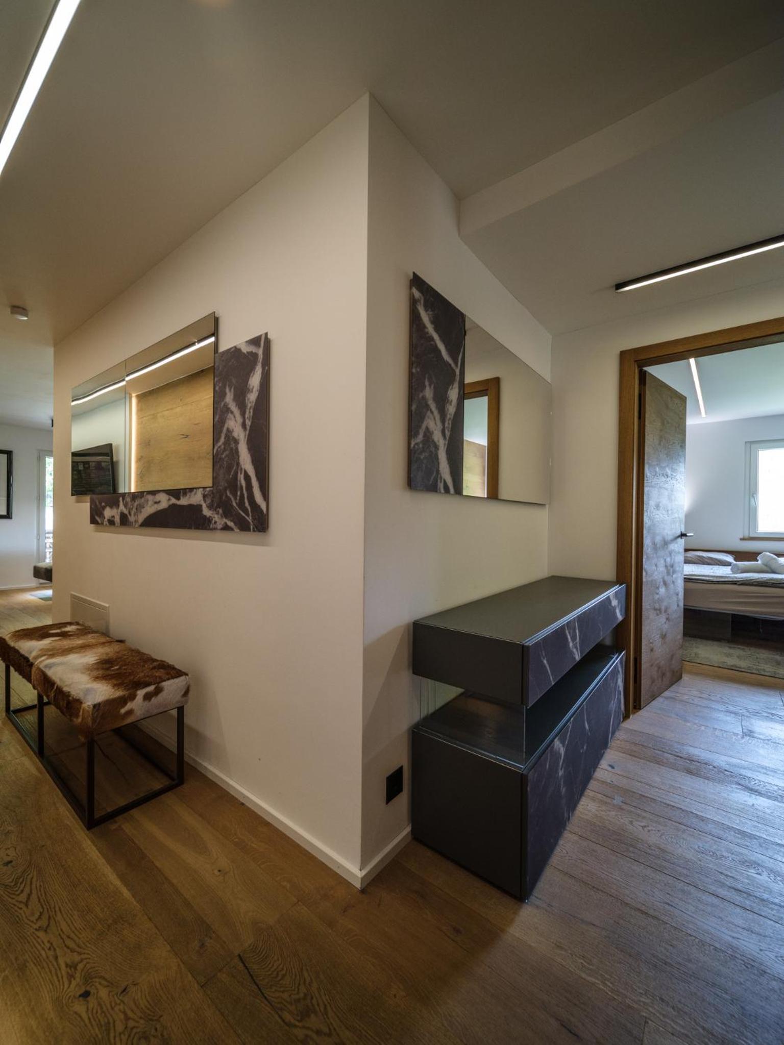 Luxury Mountain Apartment with Private Sauna and Underground Parking