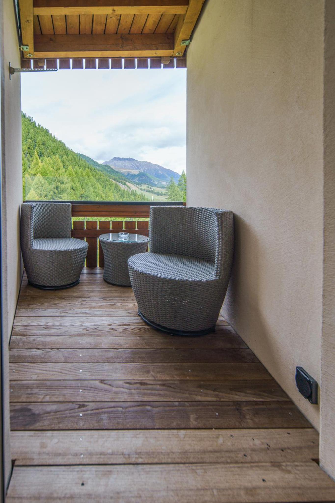 Luxury Mountain Apartment with Private Sauna and Underground Parking