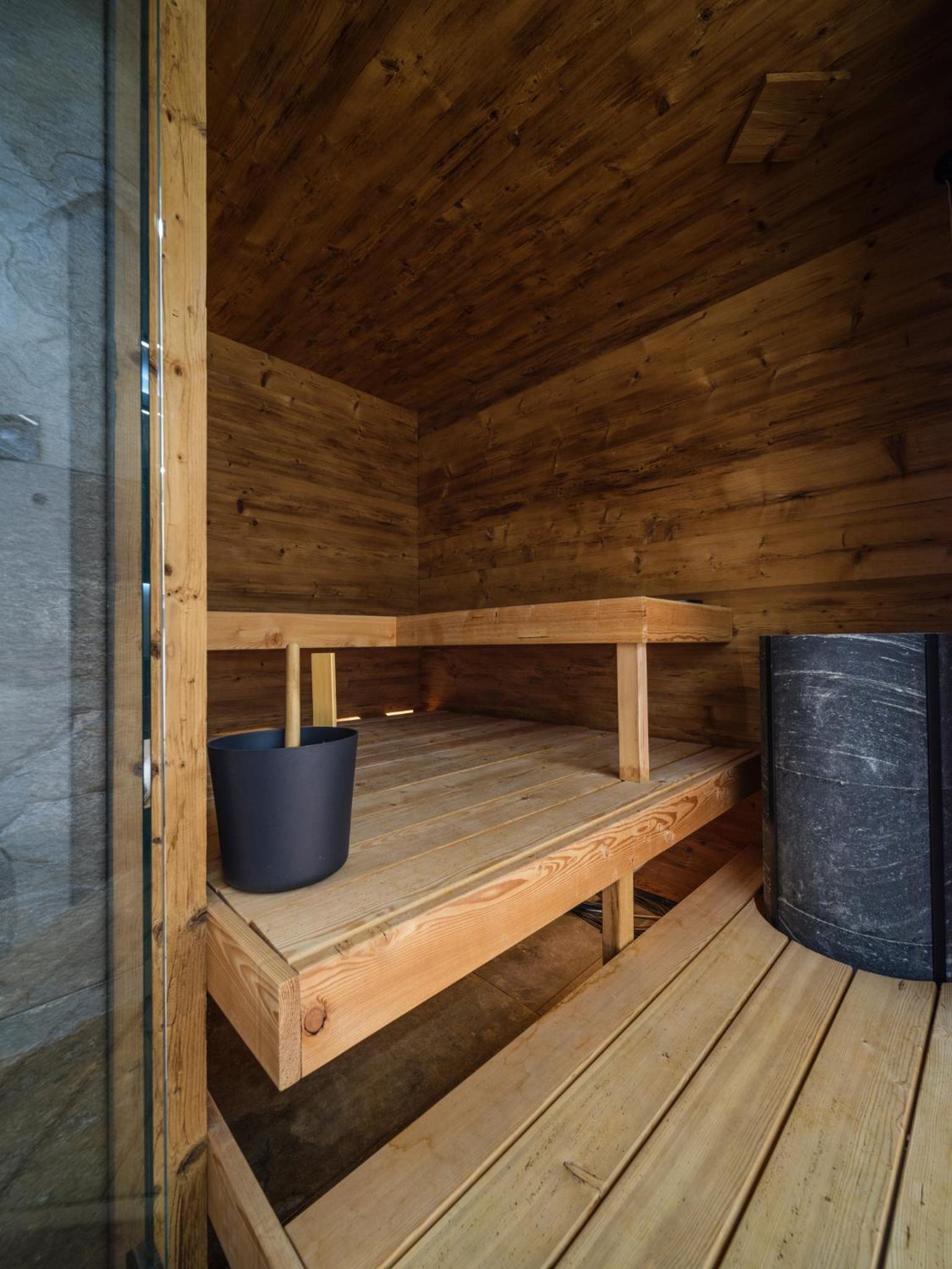 Luxury Mountain Apartment with Private Sauna and Underground Parking