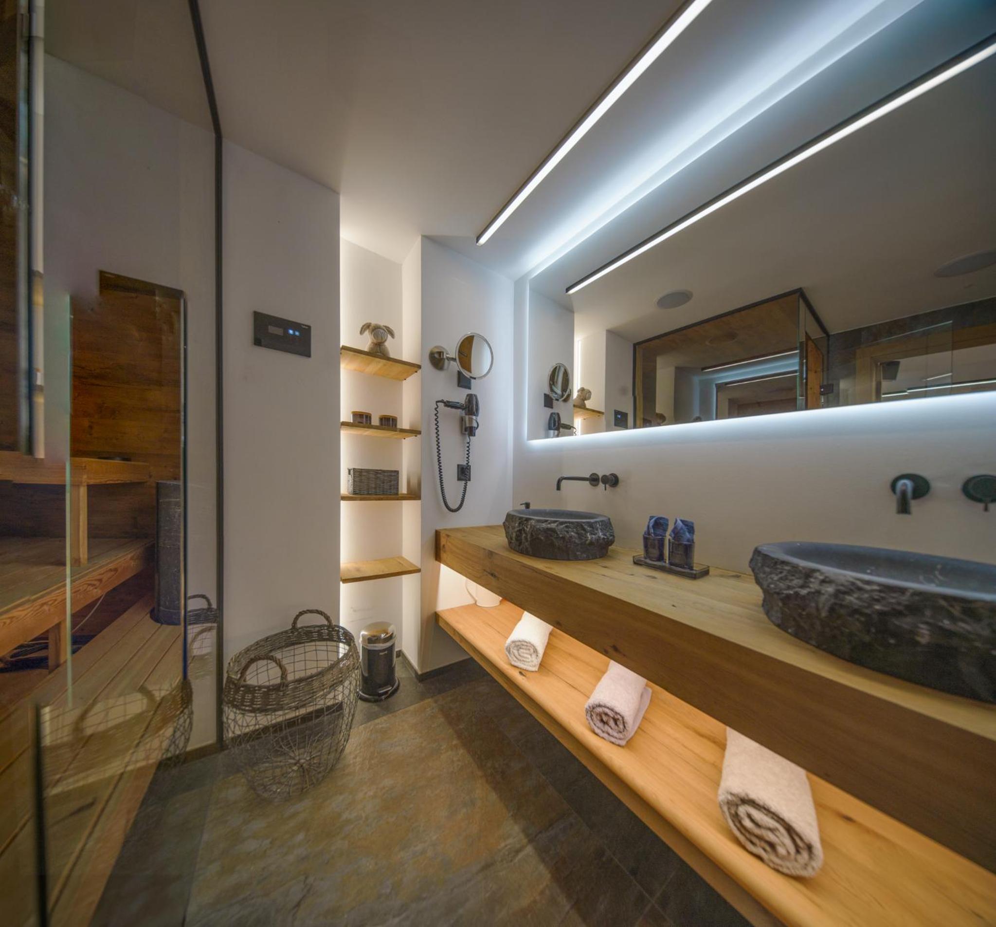 Luxury Mountain Apartment with Private Sauna and Underground Parking