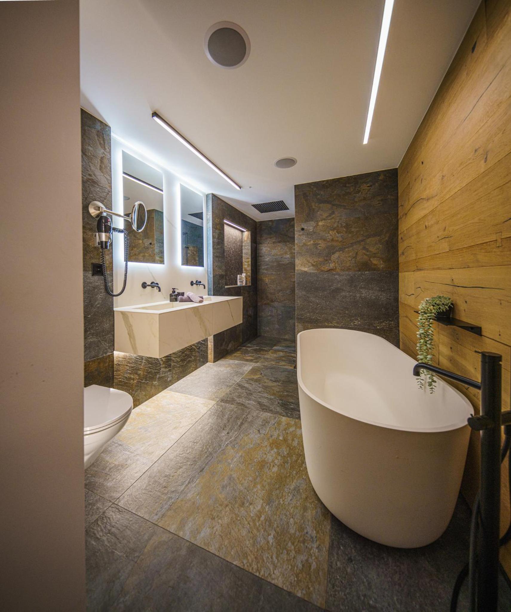 Luxury Mountain Apartment with Private Sauna and Underground Parking