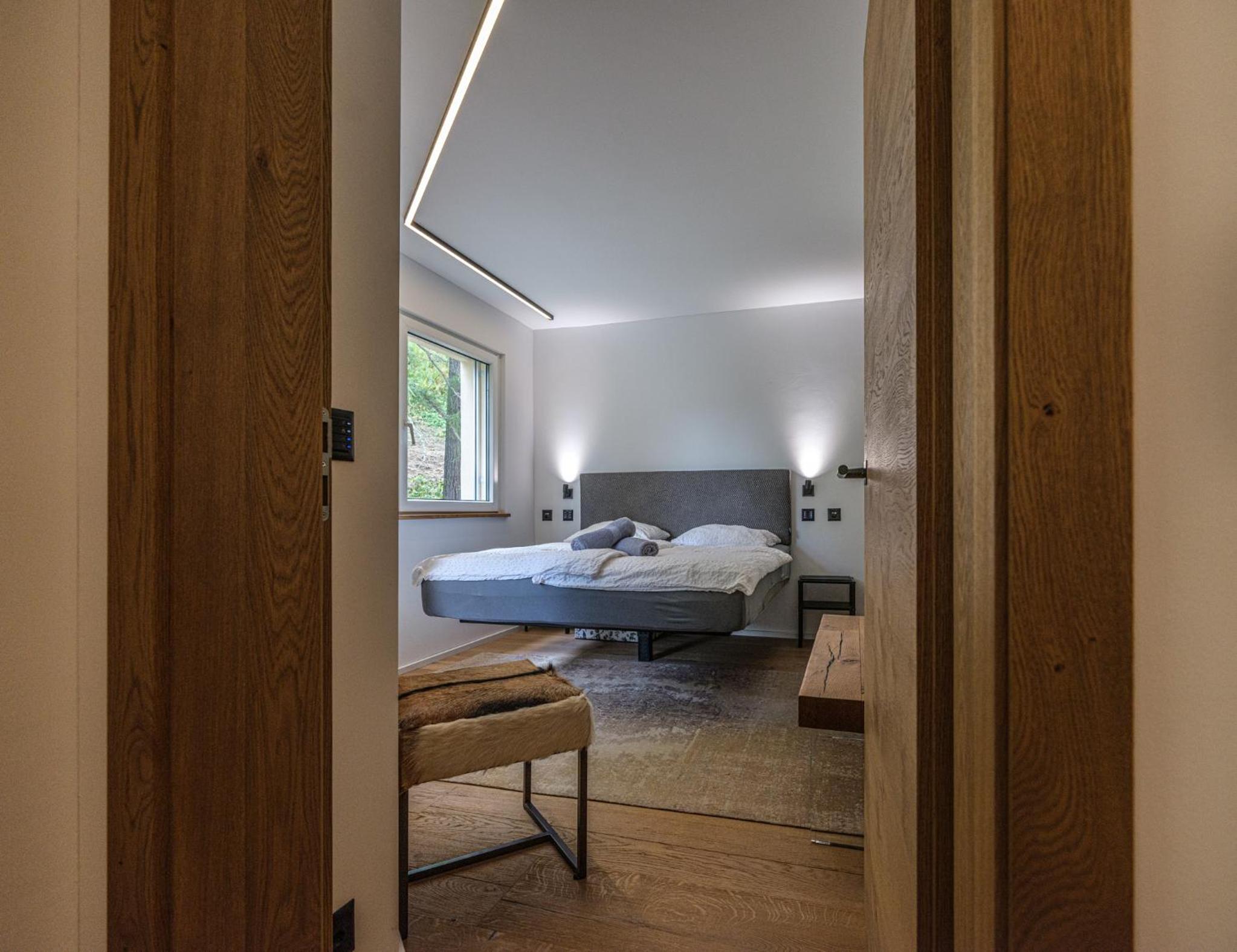 Luxury Mountain Apartment with Private Sauna and Underground Parking