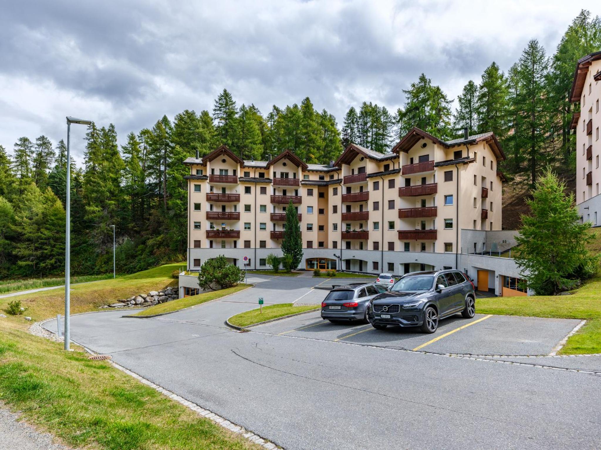 Luxury Mountain Apartment with Private Sauna and Underground Parking