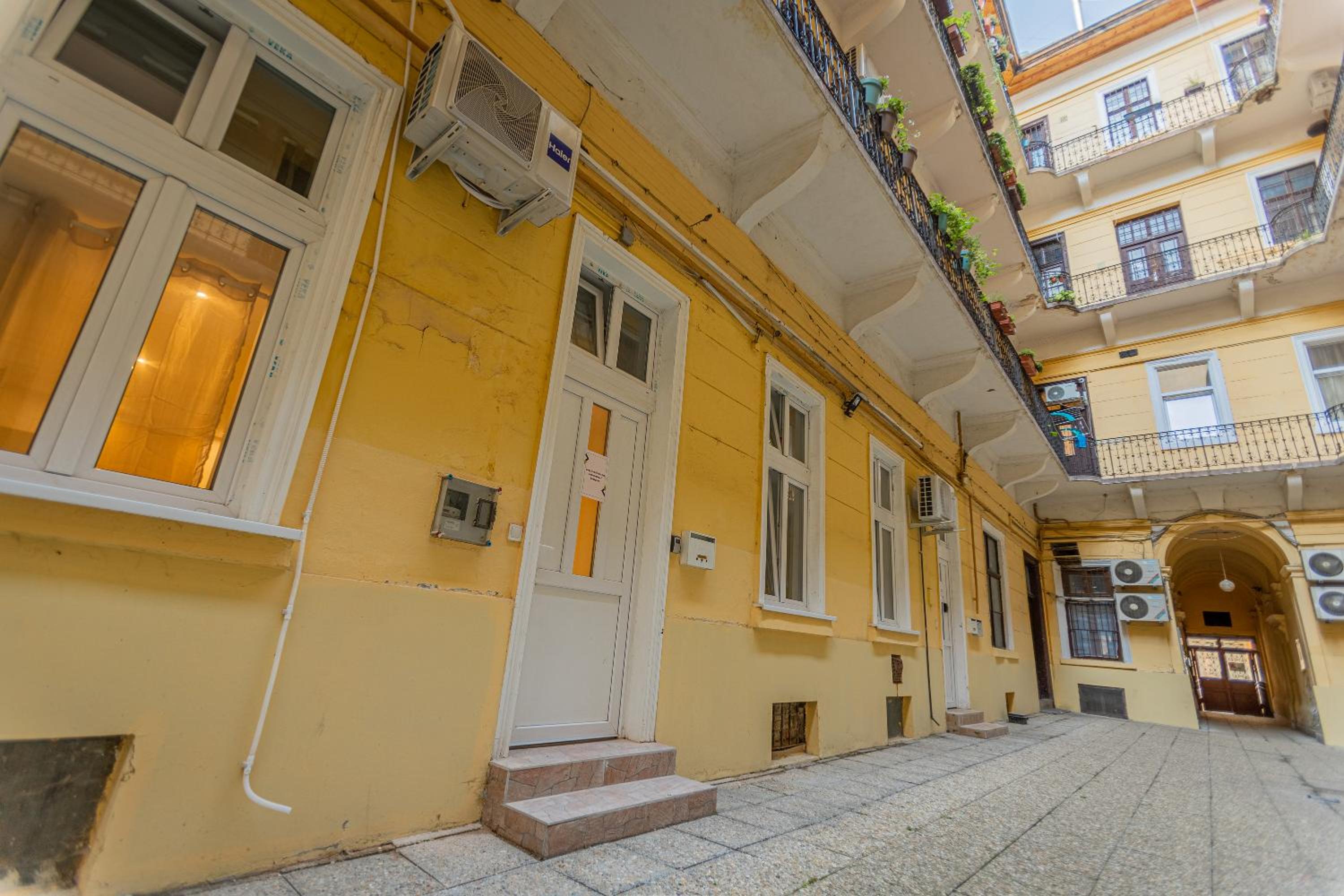 One-bedroom apartment in the heart of Budapest, Rakoczi view 2