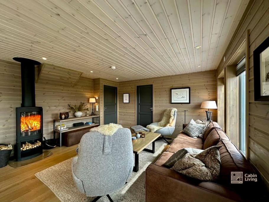 High standard cabin at Sjusjøen sauna, hot tub & ski trails right outside view 4