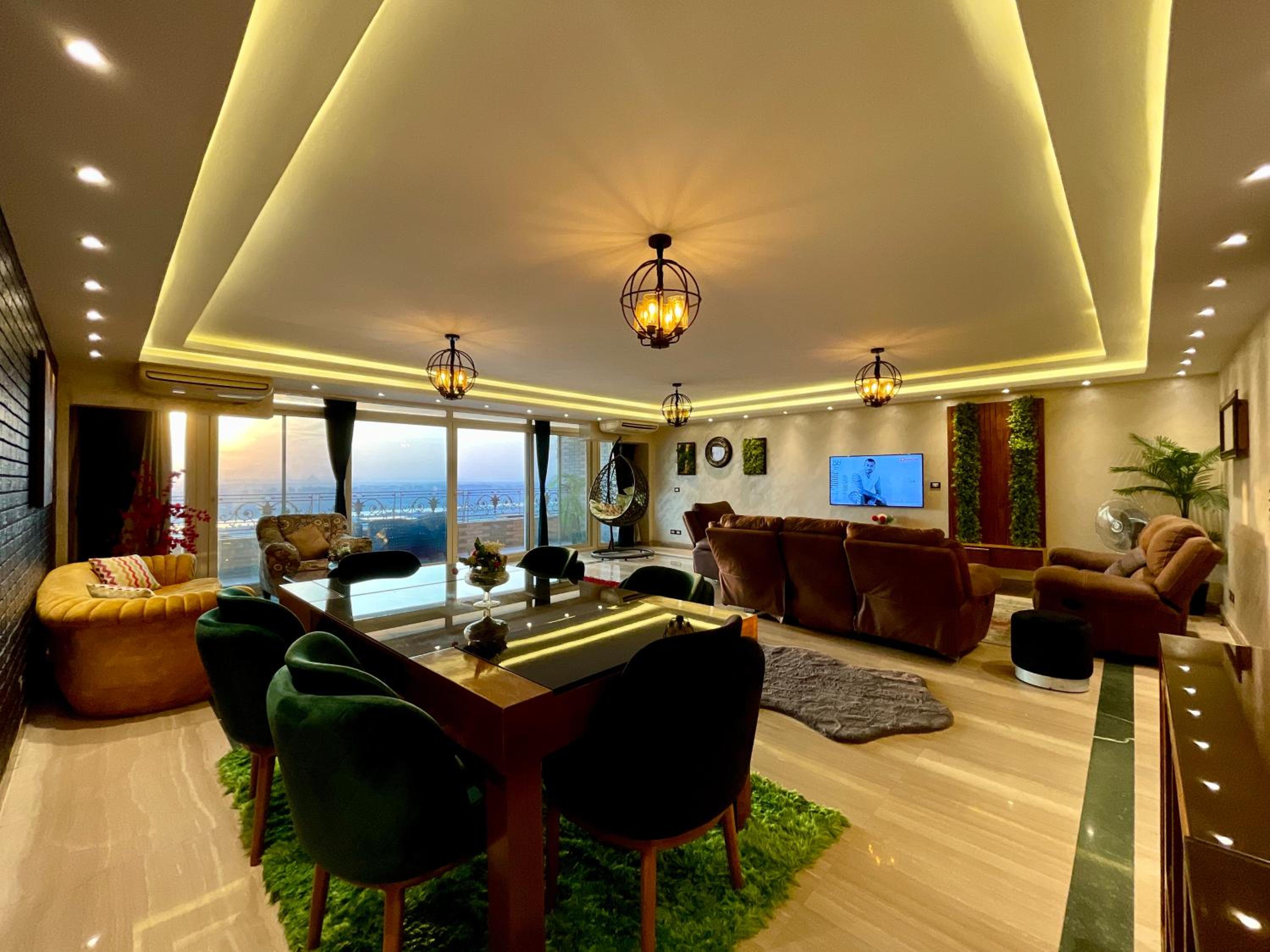 Family LUX Apartment -3BRSNile corniche