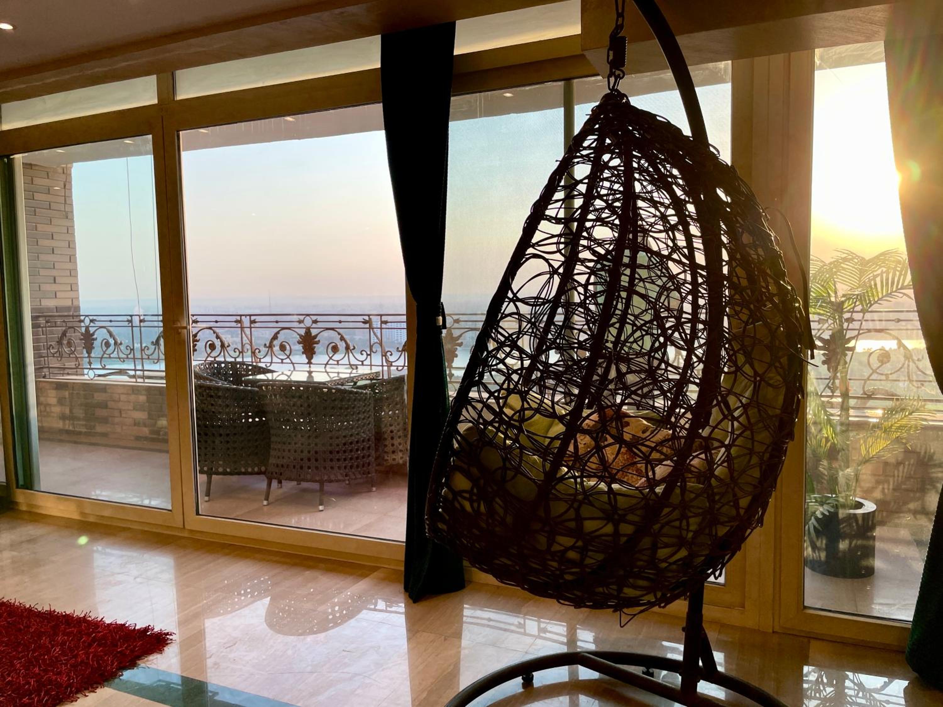 Family LUX Apartment -3BRSNile corniche