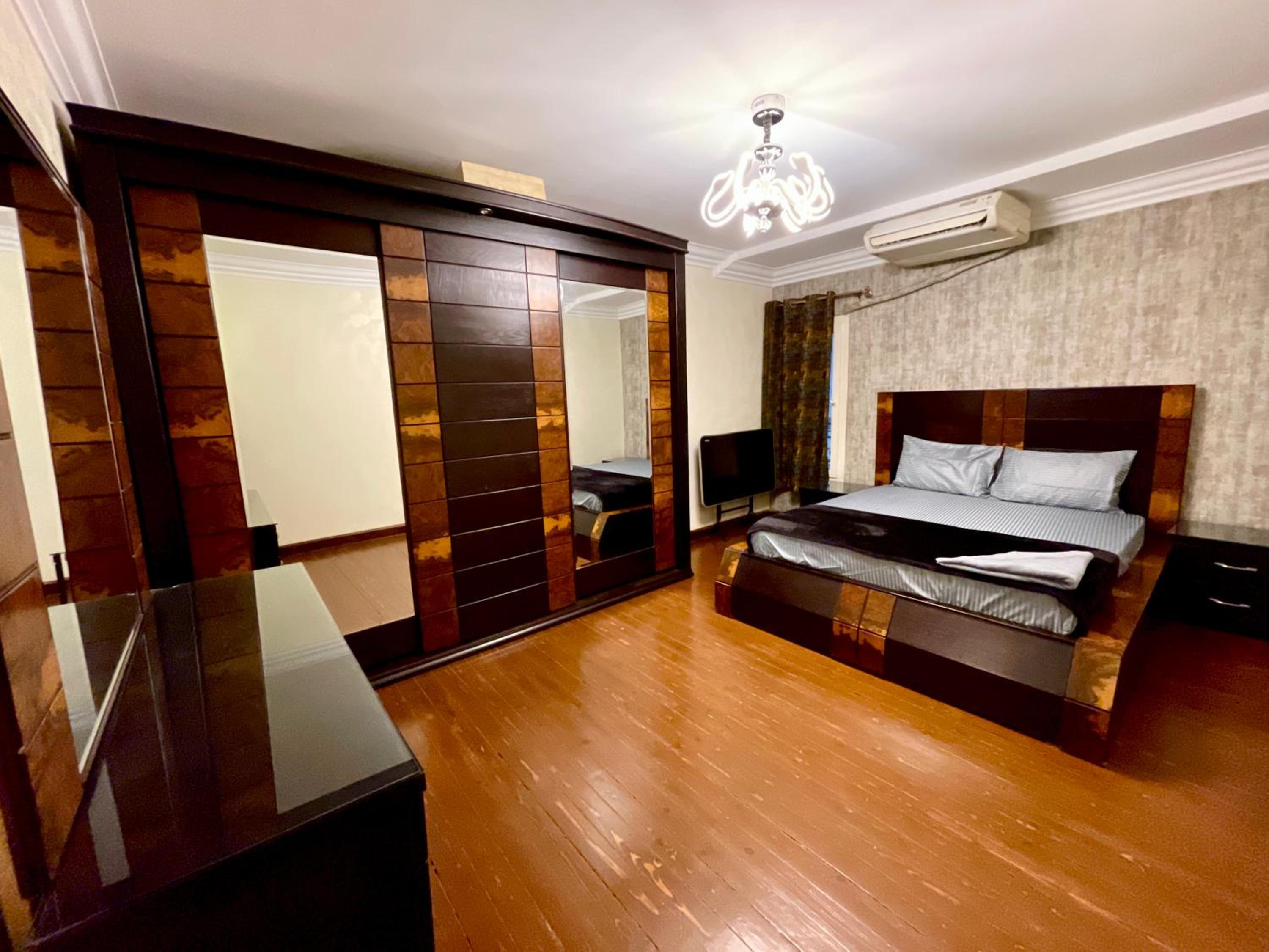 Family LUX Apartment -3BRSNile corniche