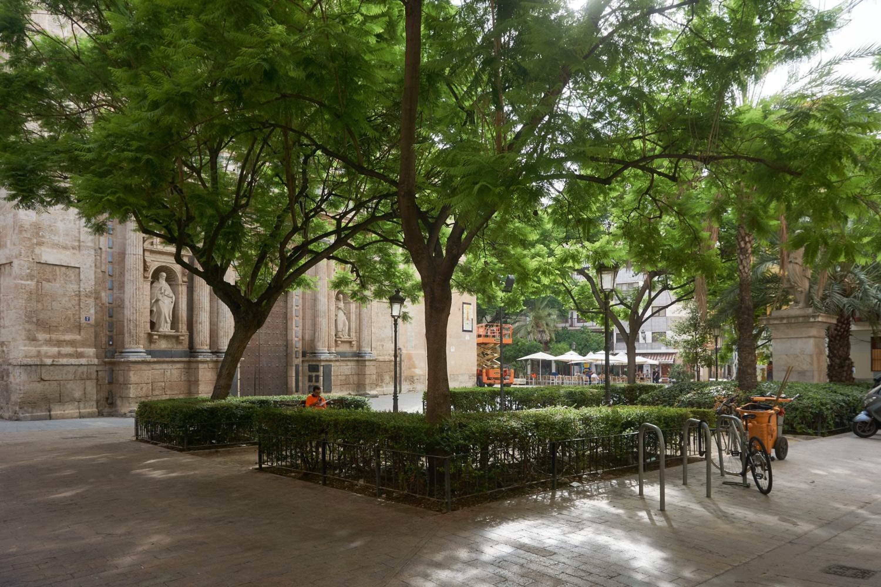Sunny Cozy Penthouse with a Terrace at Plaza del Carmen