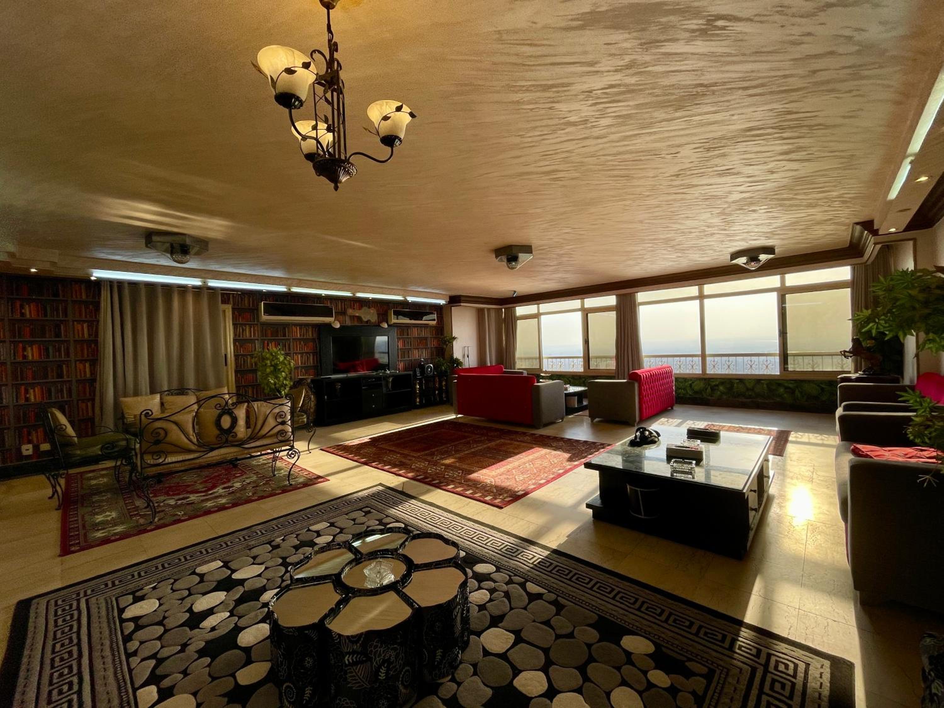Lux Living Overlooking The Nile