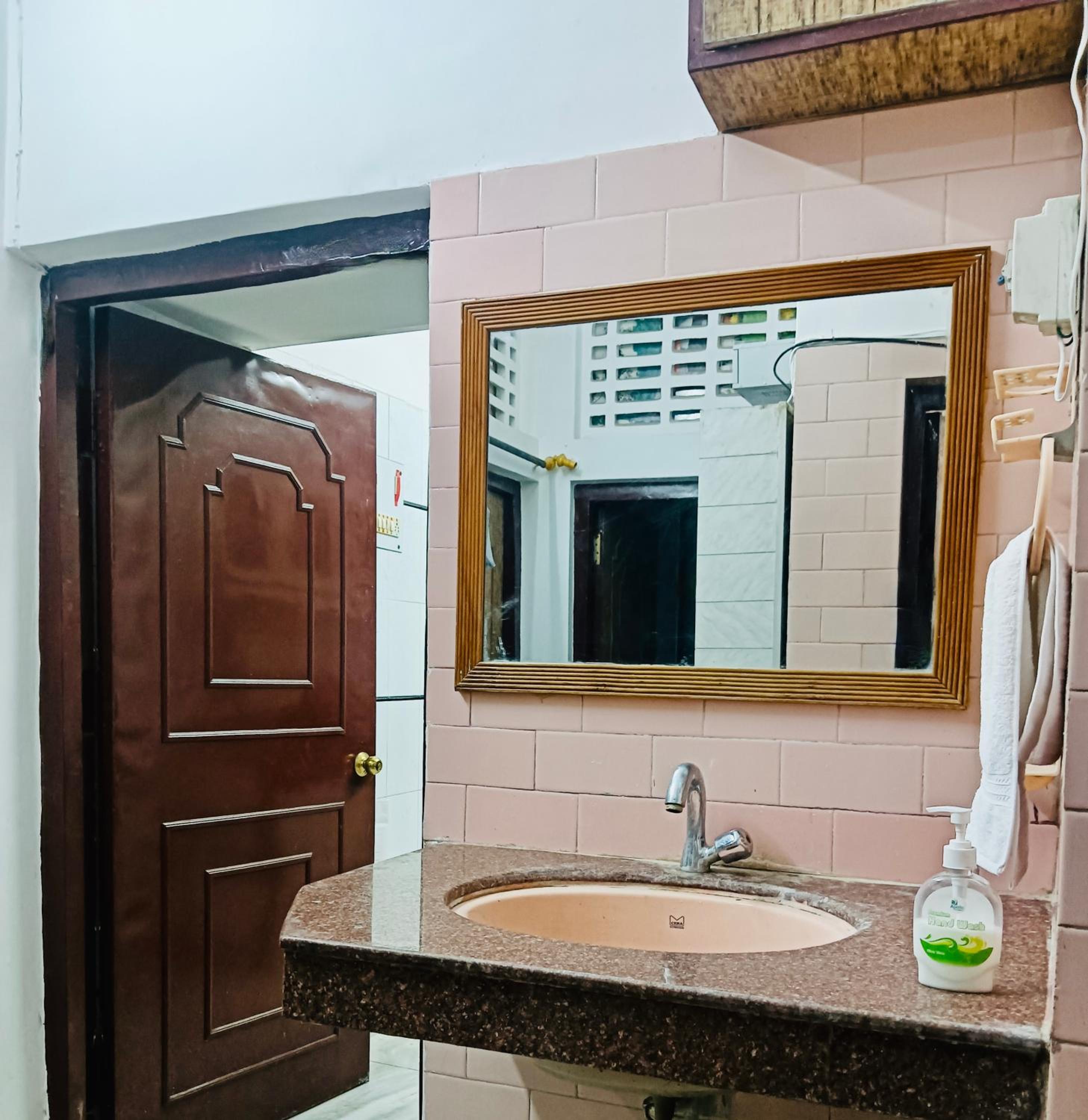 Kashi Stay - 3 Bedroom Fully Furnished AC Apartment