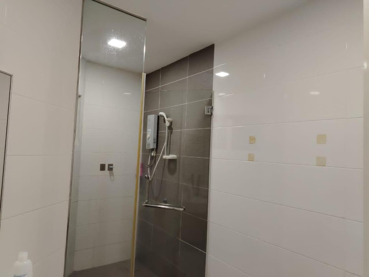 4R2B crest residences walk to klcc jln alor train 2station to bukitbintang water machine