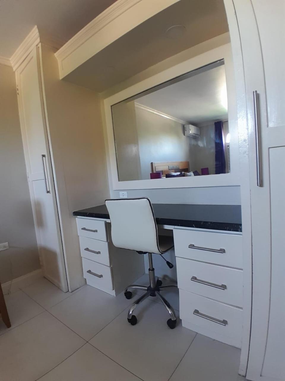 Contemporary One Bedroom at Sandcastles