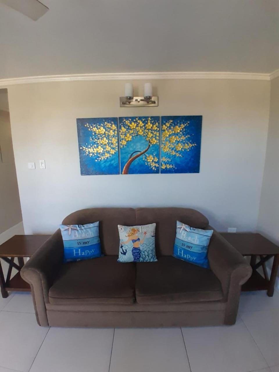 Contemporary One Bedroom at Sandcastles