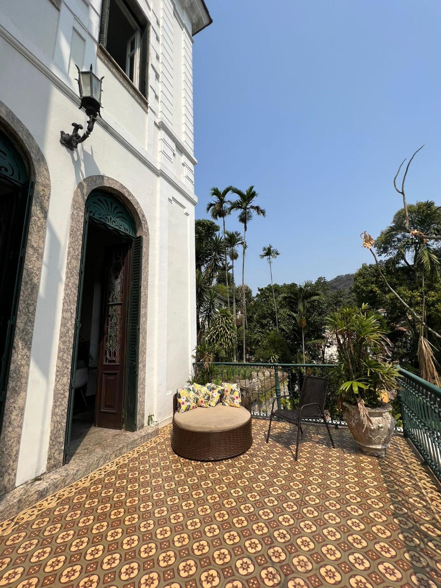Castelo dos Tucanos Host