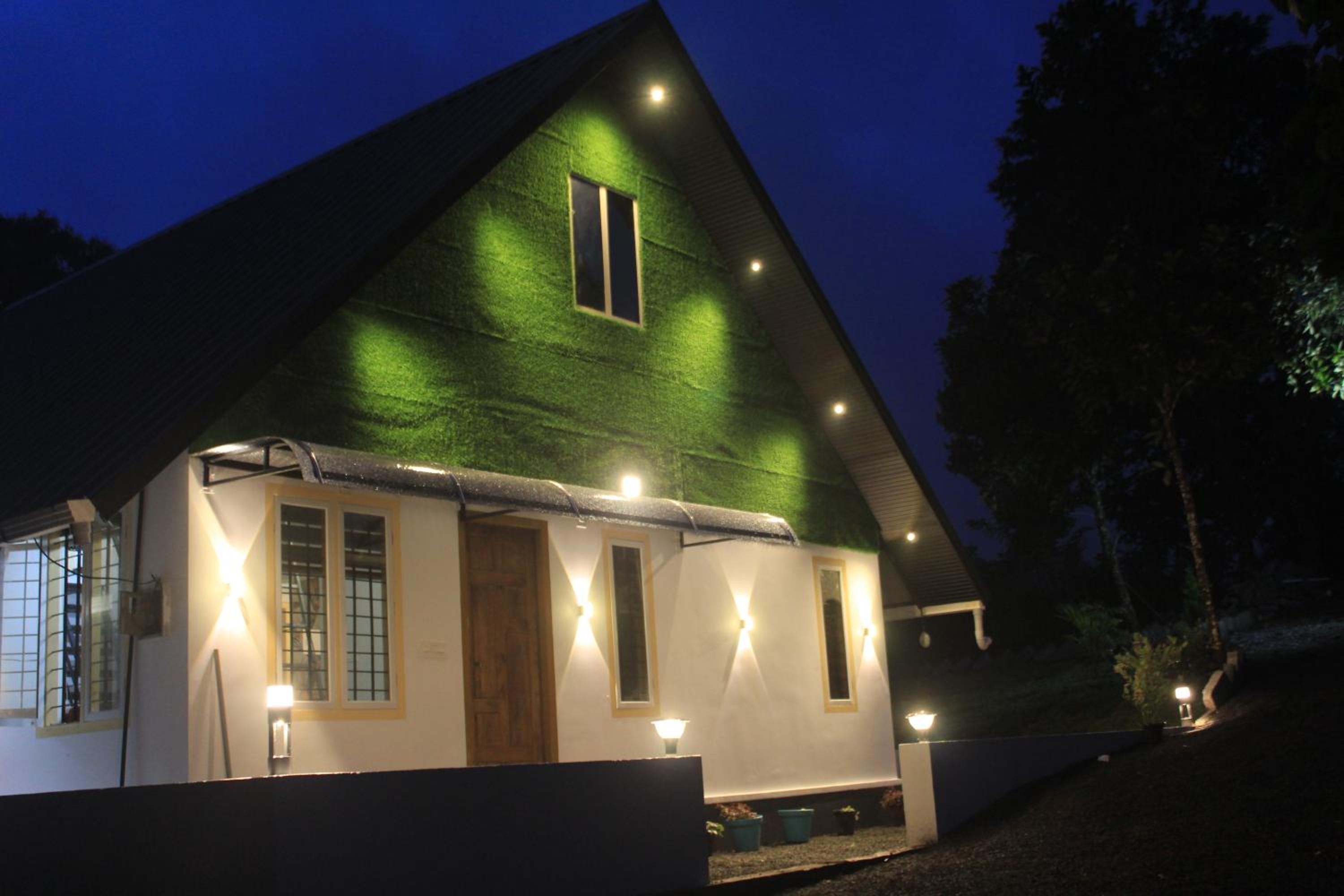 2BHK Homestay at Vagamon with Pool, Campfire and BBQ- Oakwood Oasis