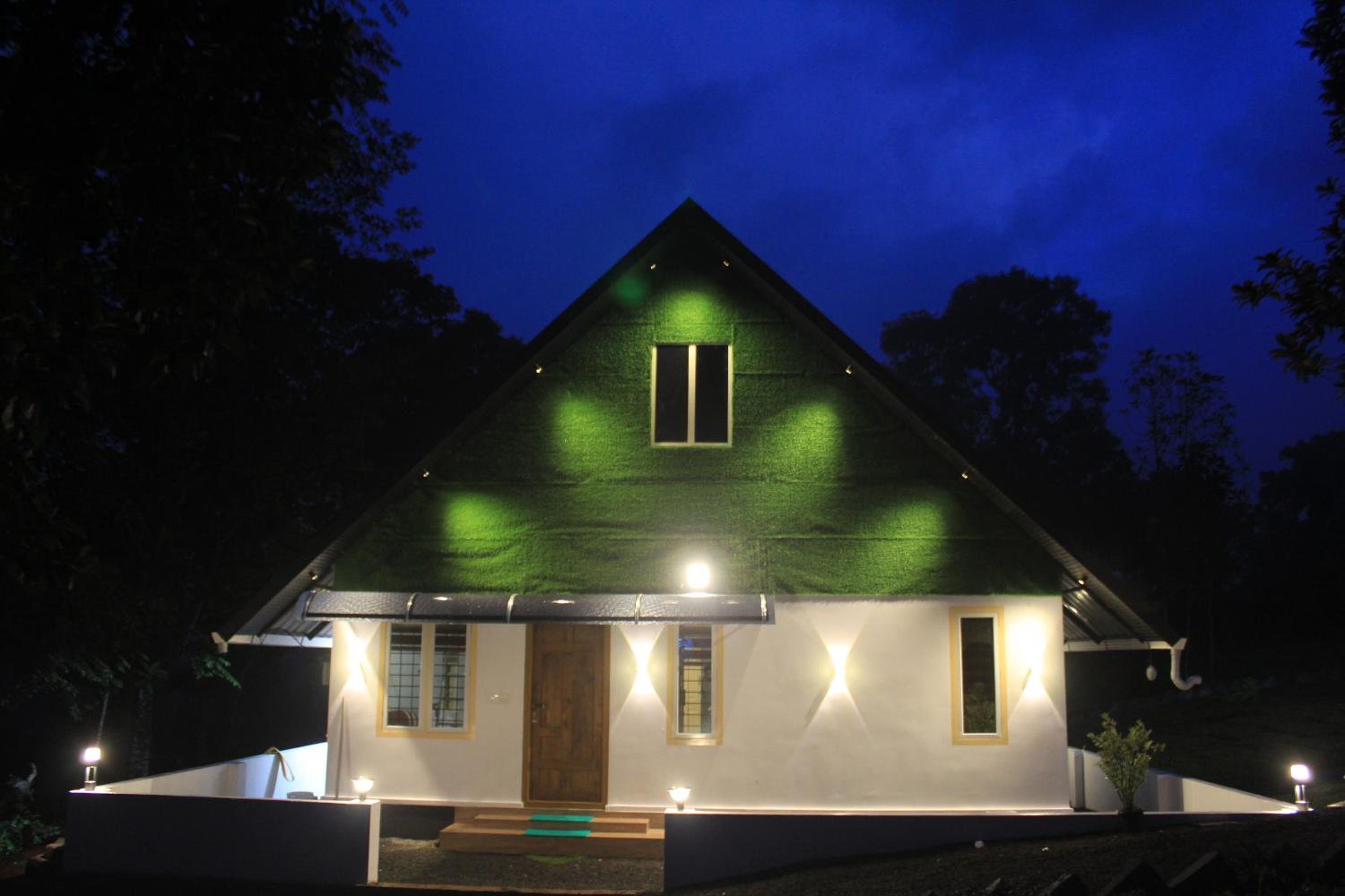 2BHK Homestay at Vagamon with Pool, Campfire and BBQ- Oakwood Oasis