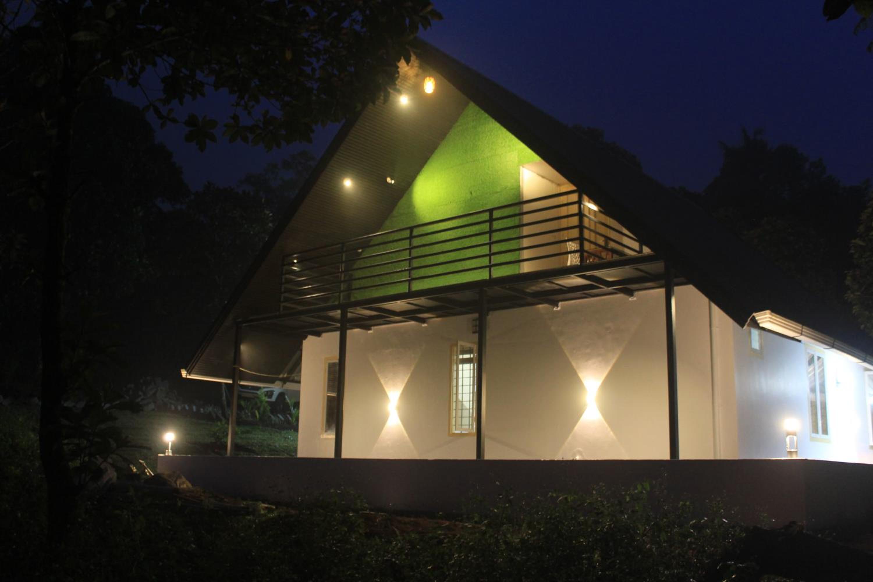 2BHK Homestay at Vagamon with Pool, Campfire and BBQ- Oakwood Oasis