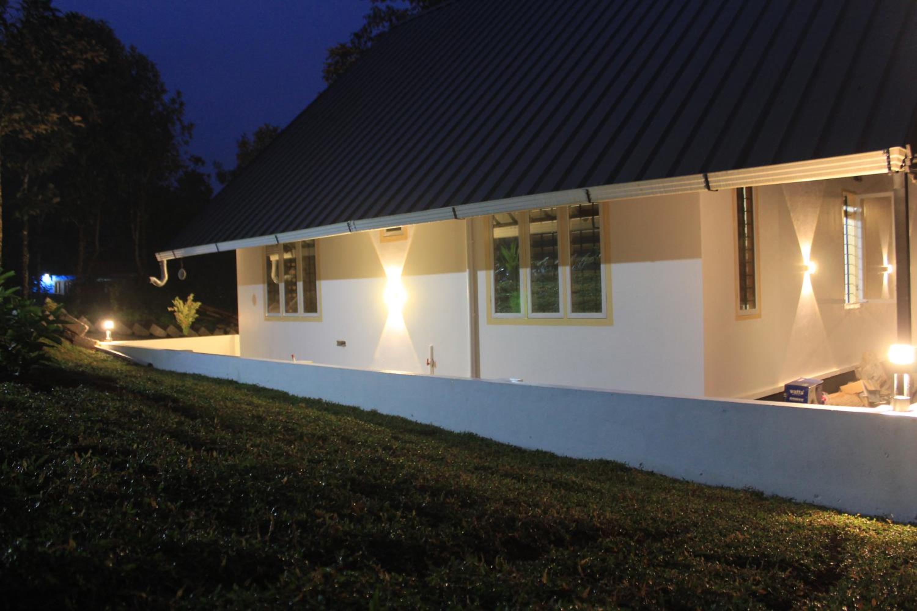 2BHK Homestay at Vagamon with Pool, Campfire and BBQ- Oakwood Oasis