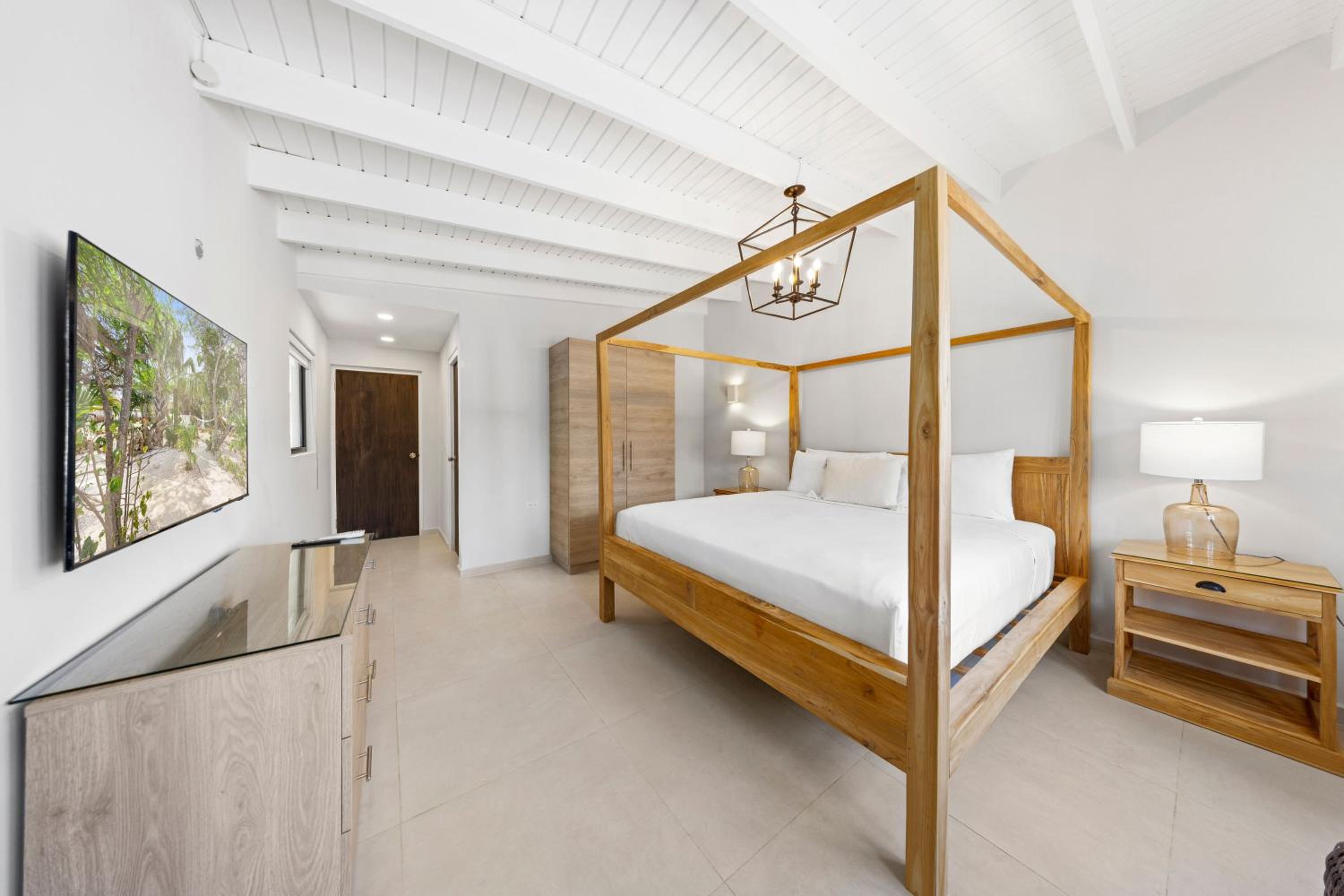 Boca Beach House NEW LUX 6 Bed 6 Bath Pool Walk To Beach
