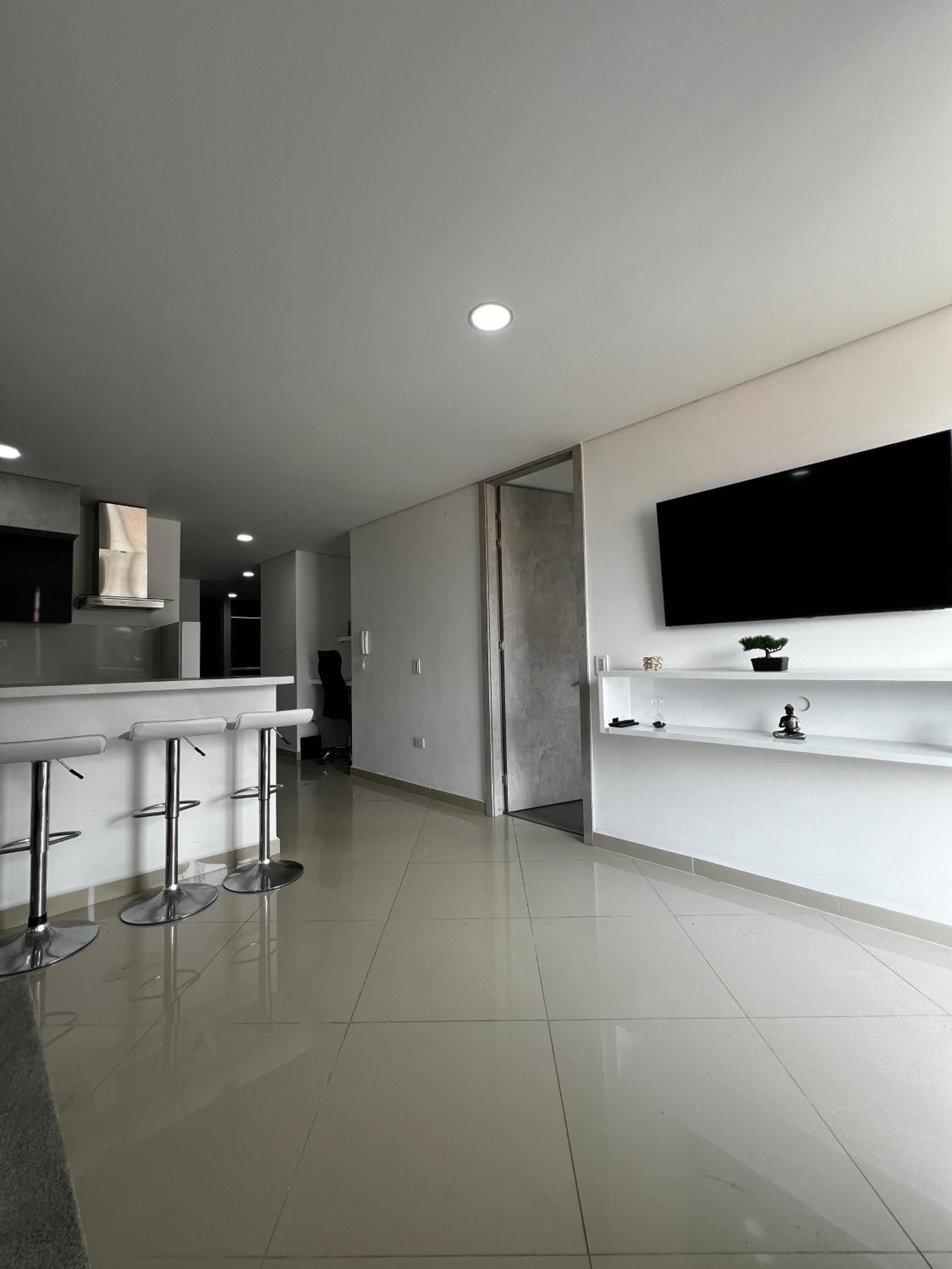 Modern 3 Bedroom Apartment with balcony