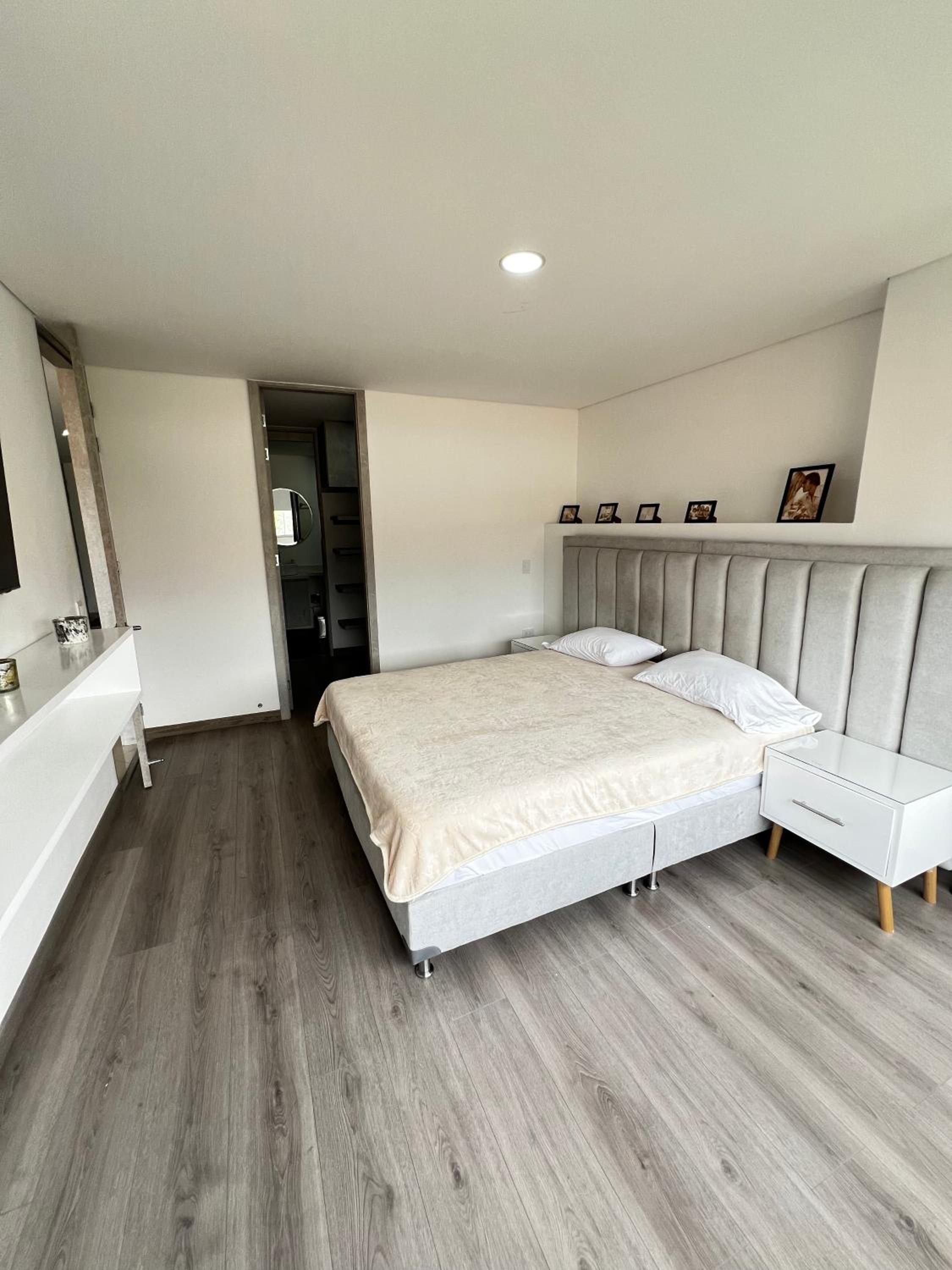 Modern 3 Bedroom Apartment with balcony