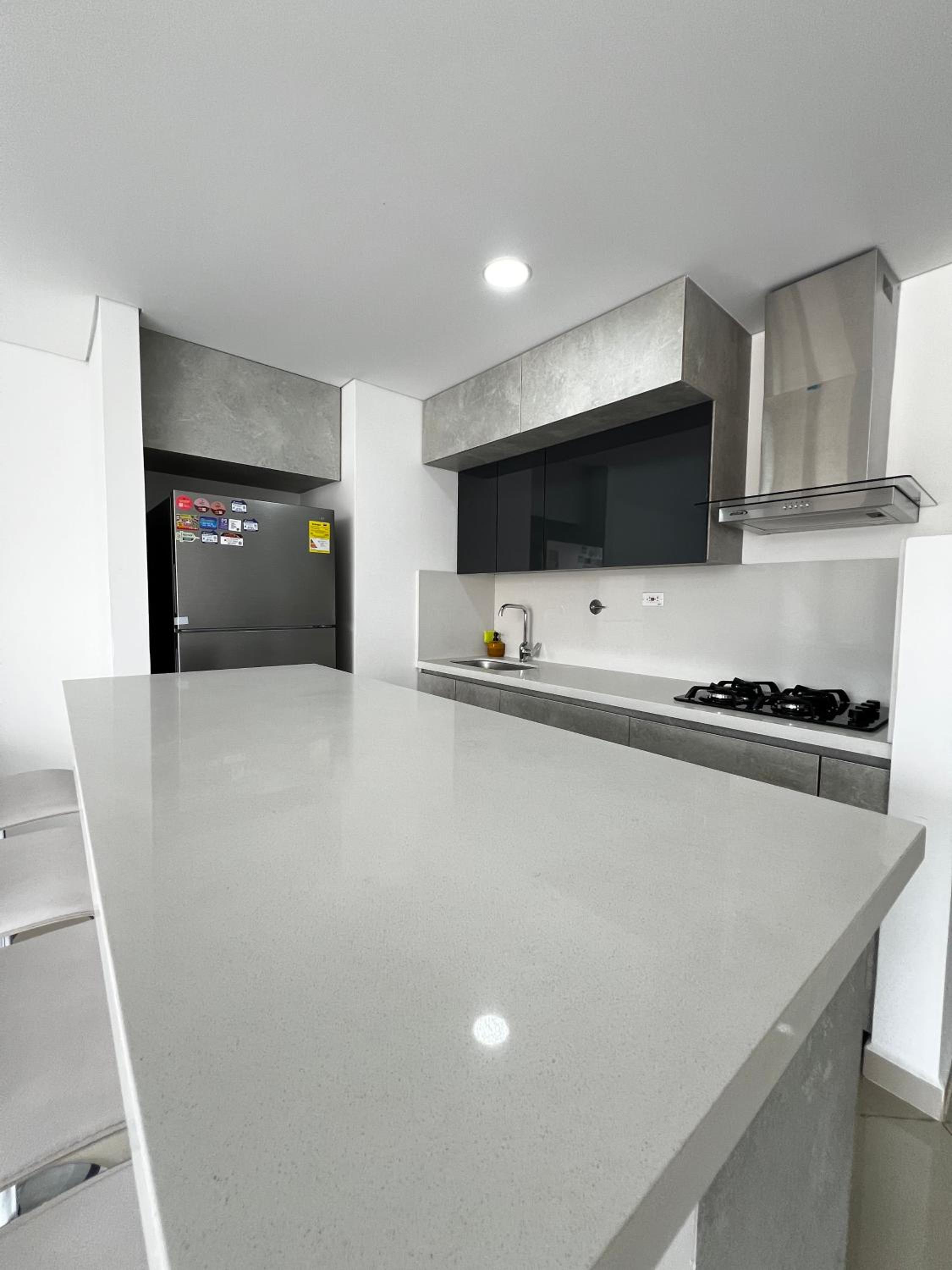 Modern 3 Bedroom Apartment with balcony