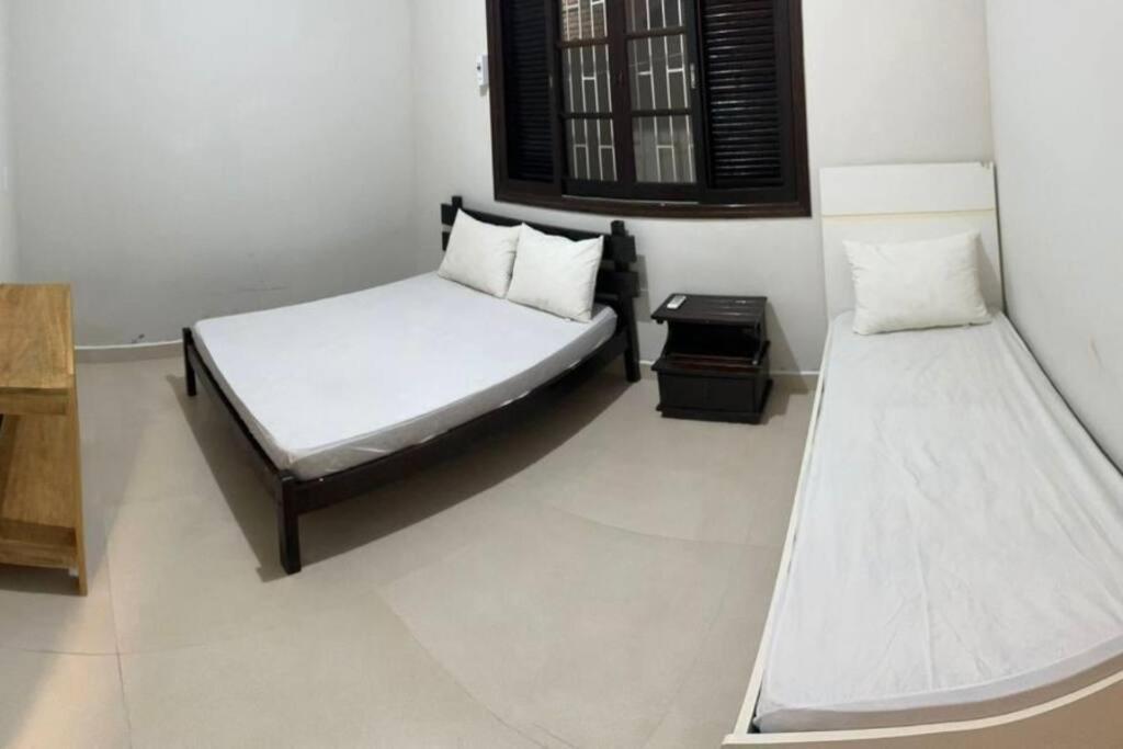 Casa ao lado de duas praias