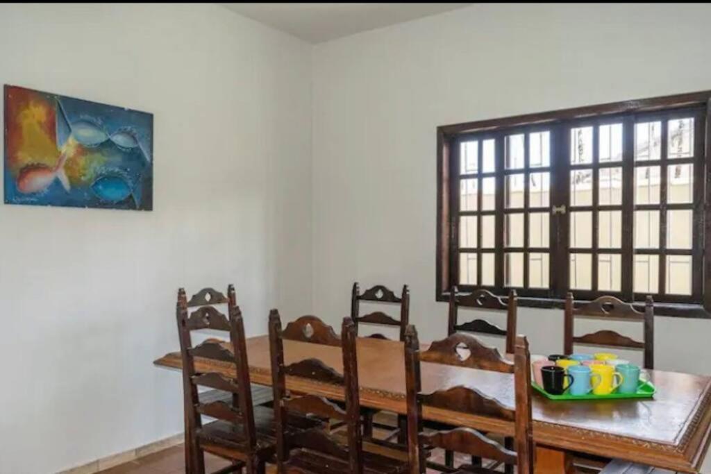 Casa ao lado de duas praias