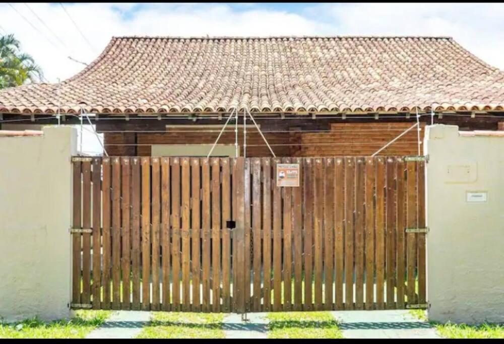 Casa ao lado de duas praias