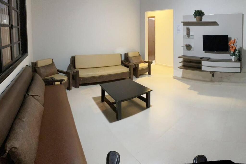 Casa ao lado de duas praias