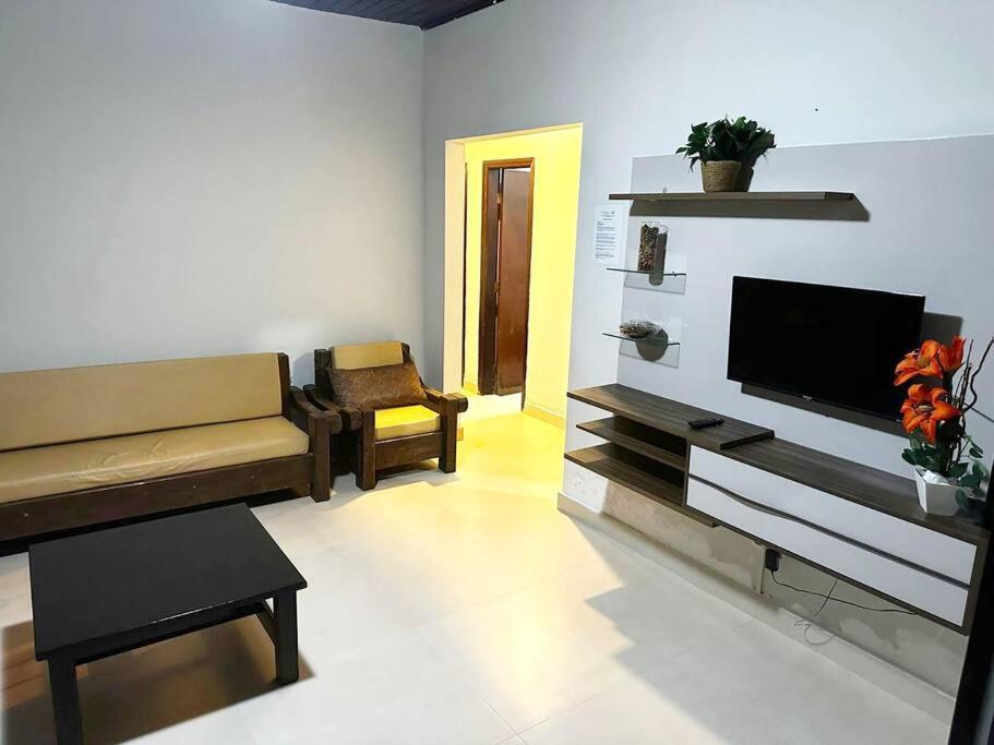 Casa ao lado de duas praias