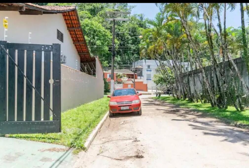 Casa ao lado de duas praias