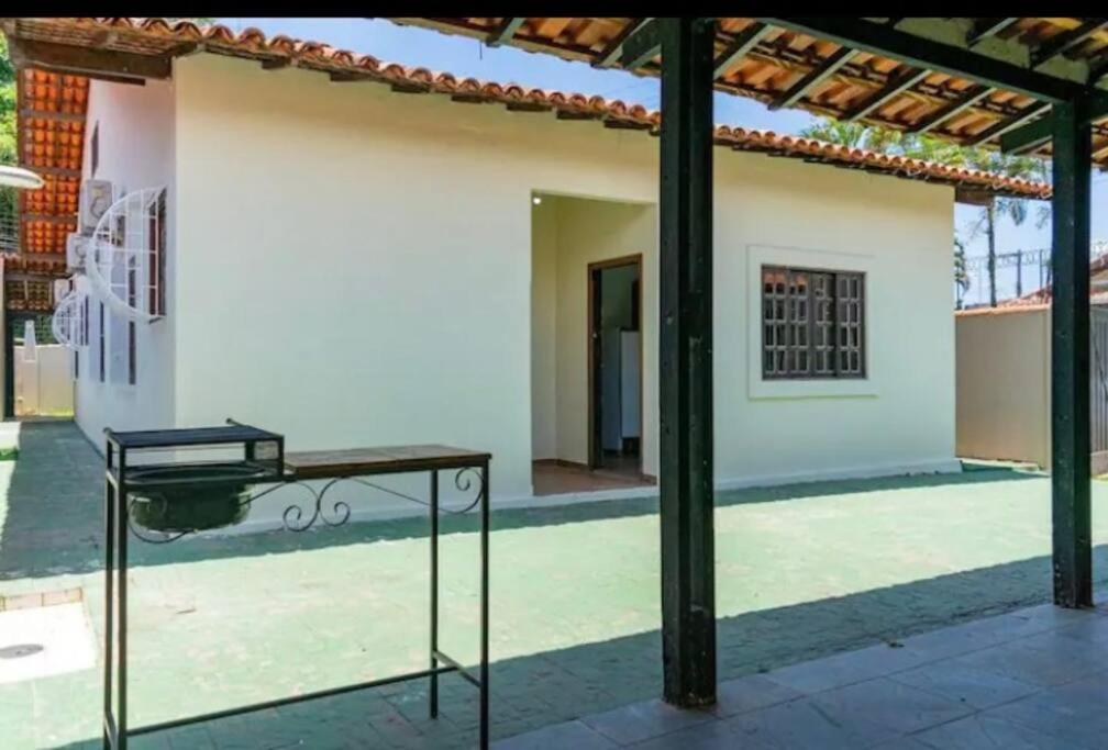 Casa ao lado de duas praias