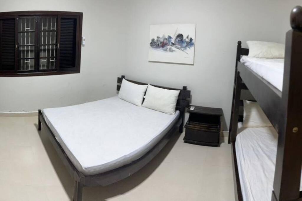 Casa ao lado de duas praias